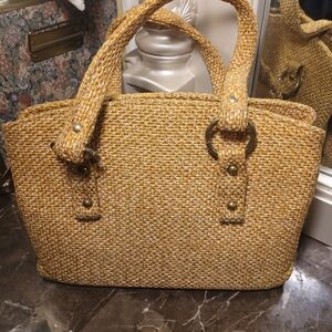 Chic Woven Tan Hand Bag With Kisslock